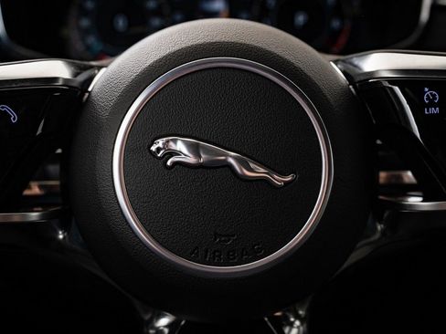 Used 2025 Jaguar F-PACE R-Dynamic S image 31