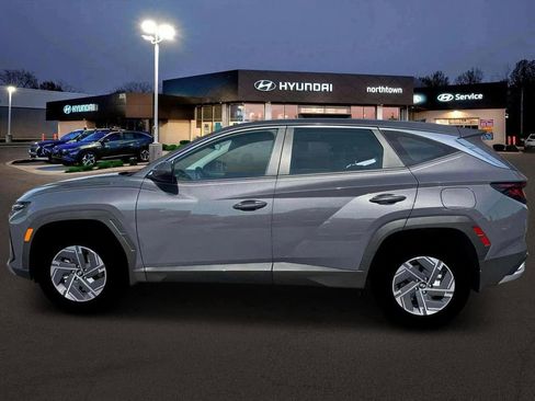 New 2026 Hyundai Tucson Blue SE image 3