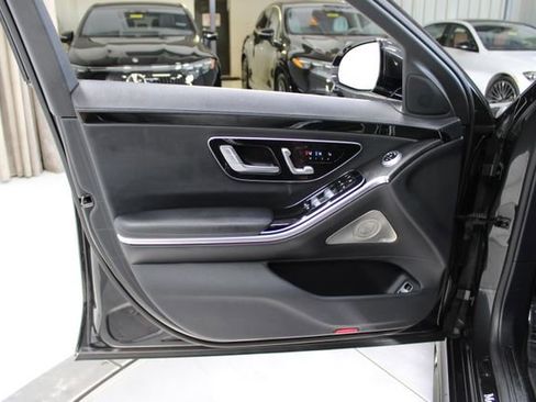 Used 2022 Mercedes-Benz S 500 4MATIC w/ AMG Line Package image 27