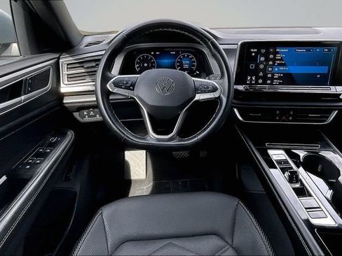 Used 2024 Volkswagen Atlas Cross Sport SE FWD image 8