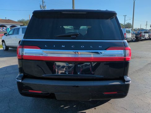 Used 2021 Lincoln Navigator Reserve w/ Luxury Package RWD image 5