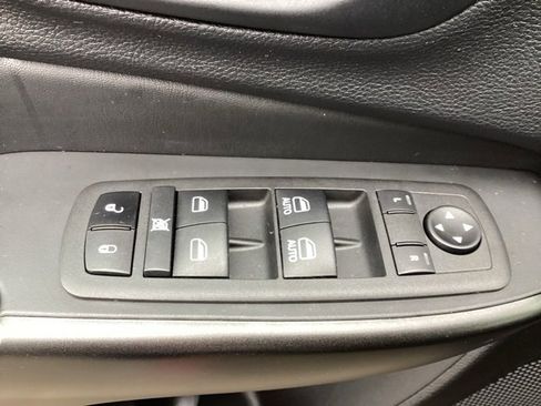 Used 2022 Jeep Cherokee Trailhawk image 13