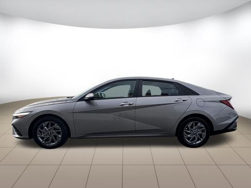 Used 2024 Hyundai Elantra SEL FWD image 4