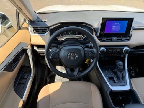 Used 2025 Toyota RAV4 LE AWD/4WD image 21