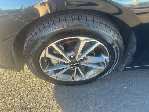 Used 2023 Kia Forte LXS w/ LXS Technology Package image 6