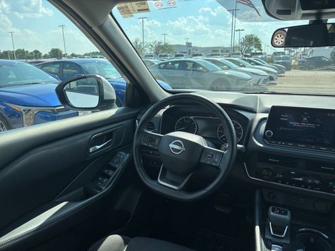 Used 2025 Nissan Rogue SV FWD image 36