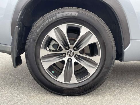 Used 2020 Toyota Highlander XLE image 31