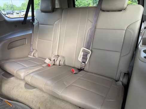 Used 2017 Chevrolet Suburban Premier RWD image 6