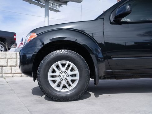 Used 2019 Nissan Frontier SV image 4
