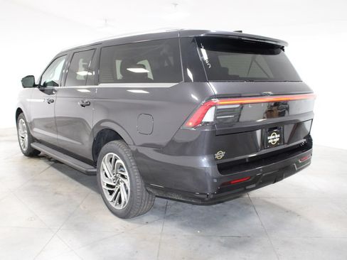 New 2027 Lincoln Navigator L Premier RWD image 6