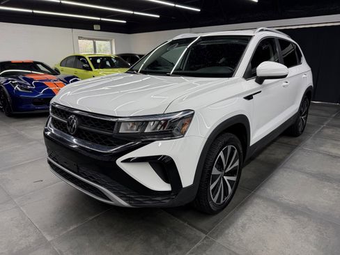 Used 2023 Volkswagen Taos SE w/ Panoramic Sunroof Package image 1