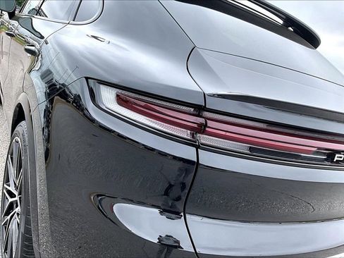 New 2026 Porsche Cayenne Coupe AWD/4WD image 20