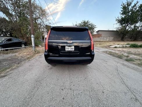 Used 2017 Cadillac Escalade Luxury AWD/4WD image 5