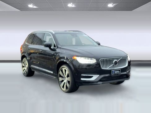 Certified 2024 Volvo XC90 T8 Ultimate w/ Protection Package Premier image 7