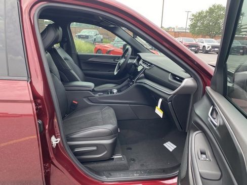 New 2025 Jeep Grand Cherokee L Altitude image 28