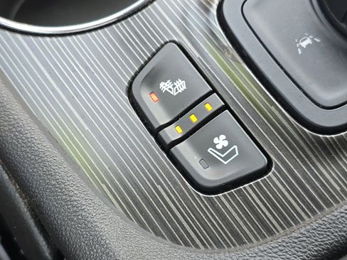 Used 2021 GMC Acadia SLT w/ Premium Package FWD image 11