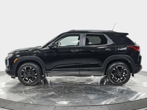 Used 2023 Chevrolet TrailBlazer LT w/ Convenience Package AWD/4WD image 2