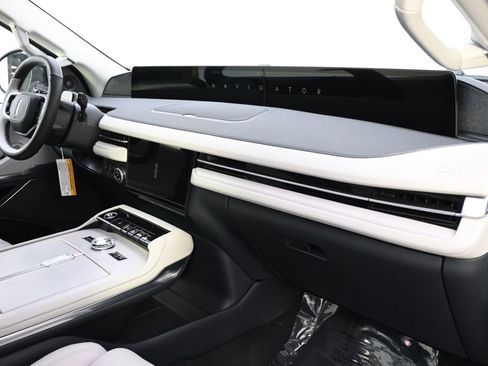 New 2026 Lincoln Navigator Reserve w/ Jet Appearance Package AWD/4WD image 15
