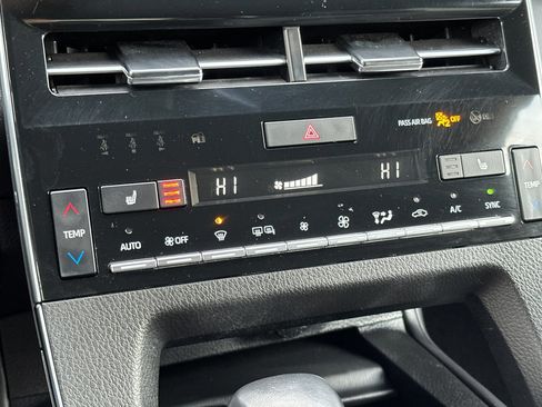 Certified 2022 Toyota Avalon XLE image 19