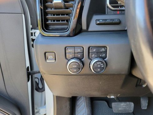 Used 2024 GMC Sierra 2500 AT4X image 21