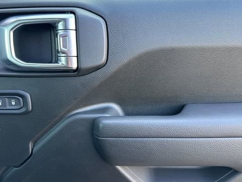 Used 2025 Jeep Gladiator Rubicon w/ Convenience Group image 21