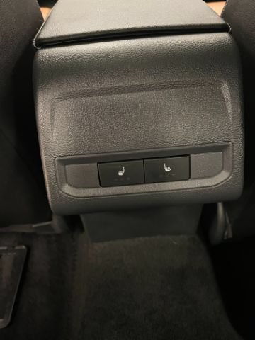 Used 2023 Volkswagen Jetta SEL FWD image 34