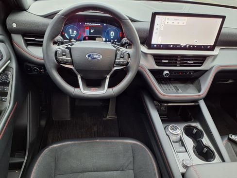 Used 2025 Ford Explorer ST AWD/4WD image 2