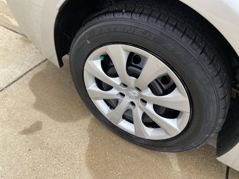 Used 2020 Toyota Corolla LE image 30