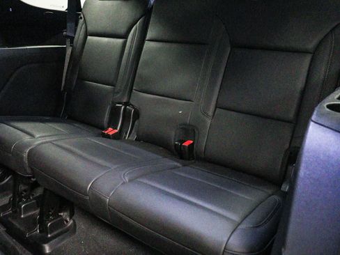 Used 2024 Chevrolet Tahoe Z71 w/ Luxury Package AWD/4WD image 19