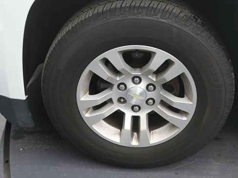 Used 2018 Chevrolet Suburban LT RWD image 9