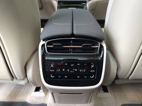 Used 2023 Mercedes-Benz EQS 450+ SUV image 16
