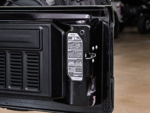 Used 2018 Jeep Wrangler Unlimited Rubicon AWD/4WD image 90