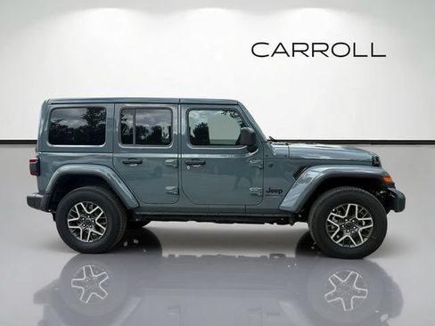 Used 2026 Jeep Wrangler Unlimited Sahara AWD/4WD image 2