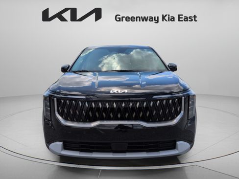 Used 2025 Kia Carnival FWD image 11