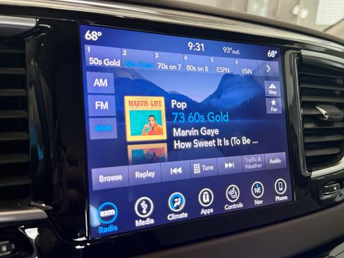 Used 2018 Chrysler Pacifica Touring-L Plus w/ Advanced Safetytec Group FWD image 19