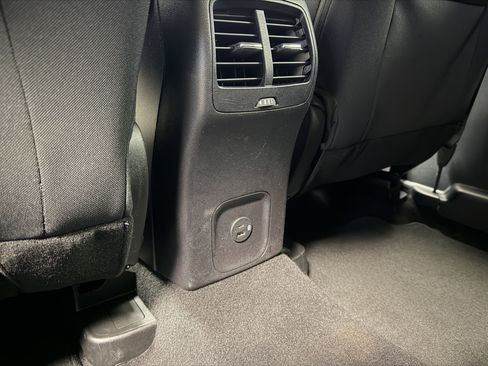 Used 2022 Ford Escape SE w/ SE Sport Appearance Package image 24