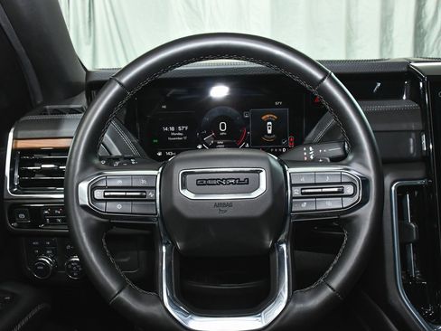 Used 2025 GMC Yukon Denali image 34