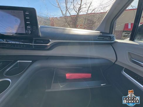 Used 2021 Toyota Sienna XLE image 23