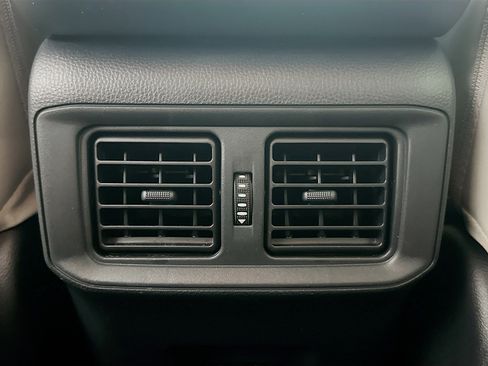 Used 2019 Toyota RAV4 Limited image 28