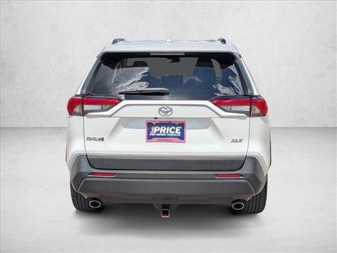 Used 2023 Toyota RAV4 XLE Premium FWD image 7
