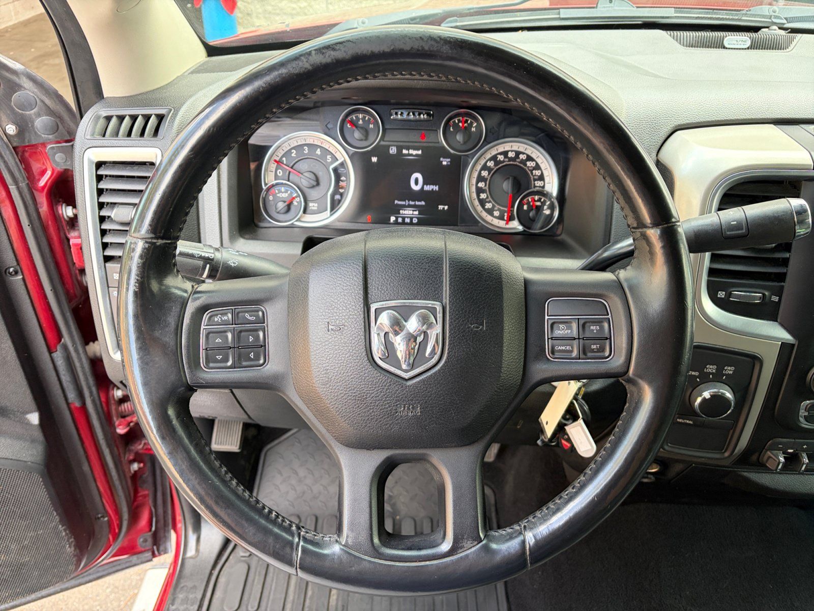 Used 2015 RAM 2500 SLT w/ Luxury Group AWD/4WD image 12