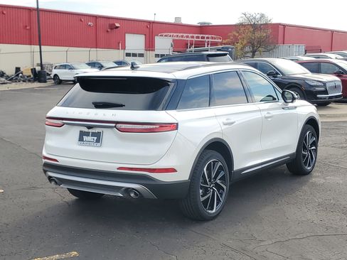 New 2026 Lincoln Corsair Reserve image 4