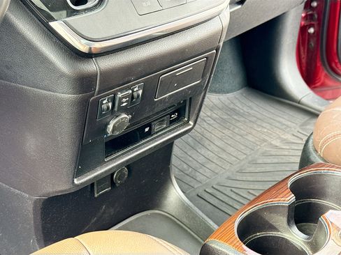 Used 2019 Toyota Sienna XLE image 11