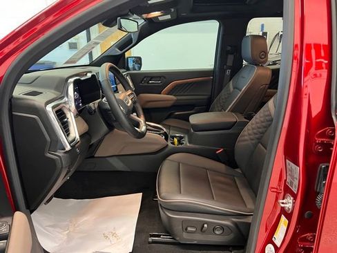Used 2024 GMC Canyon Denali AWD/4WD image 12