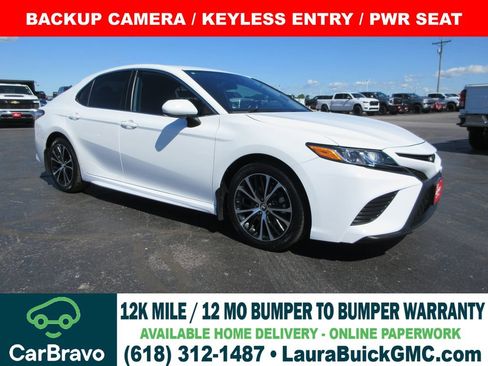 Used 2020 Toyota Camry SE FWD image 1
