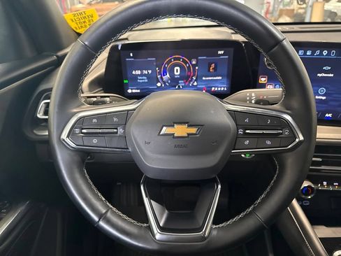 Used 2026 Chevrolet Traverse LT w/ Driver Confidence Package FWD image 4