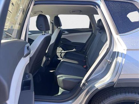 New 2025 Volkswagen Taos SE image 15