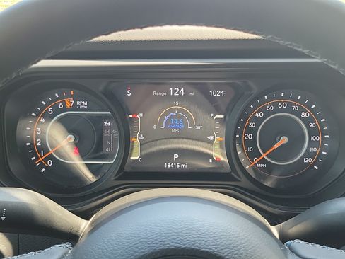 Used 2025 Jeep Gladiator Mojave AWD/4WD image 18