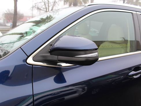 Used 2015 Toyota Highlander XLE image 12