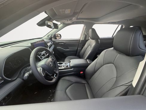 New 2026 Toyota Highlander Limited AWD/4WD image 9
